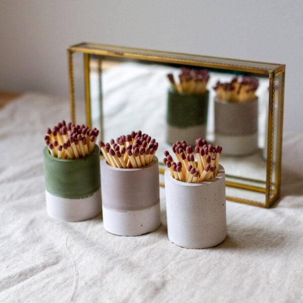 Match Striker pots in 3 colours, with a mirror for display.